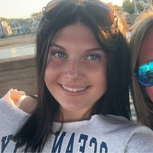 Meet your Posher, Ella